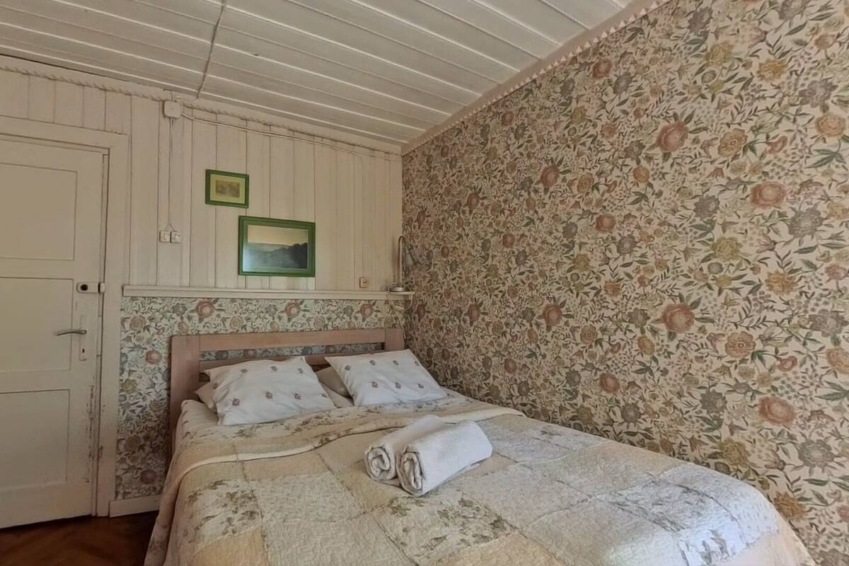 Deluxe Double or Twin Room, Garden View | Memory-foam beds, desk, free WiFi