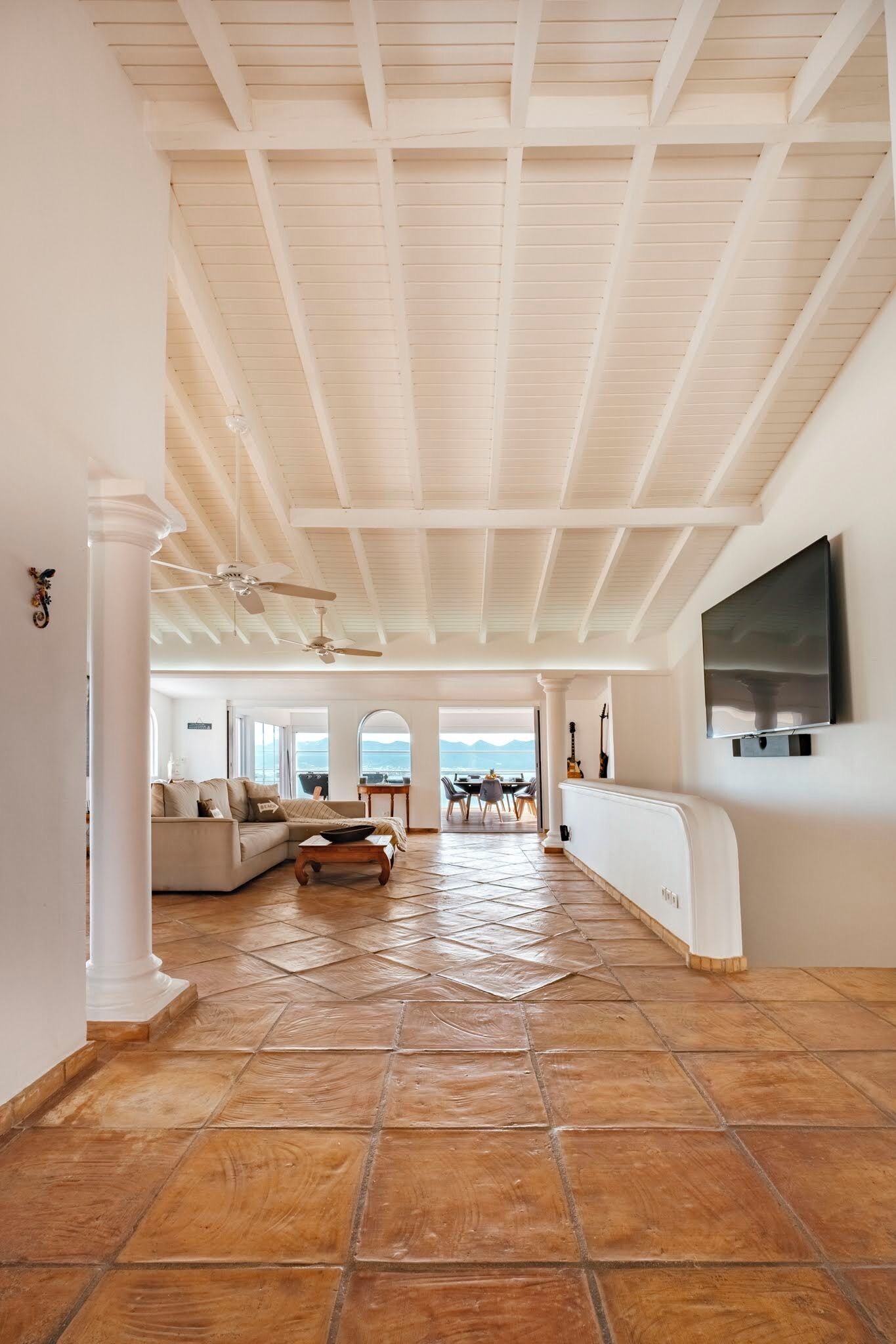 スマートテレビ、テーブルサッカー台、卓球台