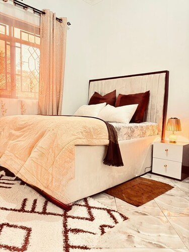 Cozy-comfort-Homey stay with 24/7power-Firepit-freeParking-Gardenswing in Arusha