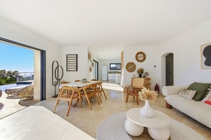 Interior - Villa Bali, a little jewel, superb view of the sea/Esterel (Fréjus)