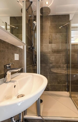 House | Bathroom - Bungalow im Campingpark (Waxweiler)