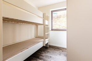 House | 3 bedrooms, individually furnished, bed sheets - Bungalow im Campingpark (Waxweiler)