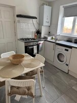 Apartment, 2 Bedrooms, Garden View | Interior