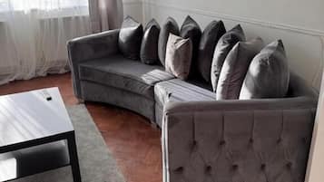 Apartment, 2 Bedrooms, Garden View | Living area