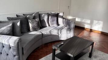 Apartment, 2 Schlafzimmer, Gartenblick | Wohnbereich