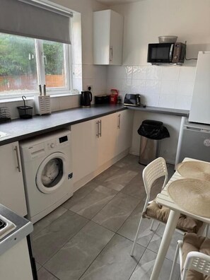 Apartamento, 2 quartos, vista para o jardim | Lavanderia