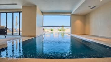 Outdoor pool, free cabanas, pool umbrellas