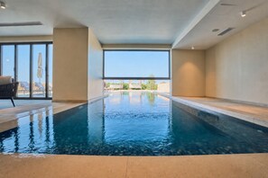 Outdoor pool, free pool cabanas, pool umbrellas - Quaint Signature Hotel San Lawrenz (San Lawrenz)