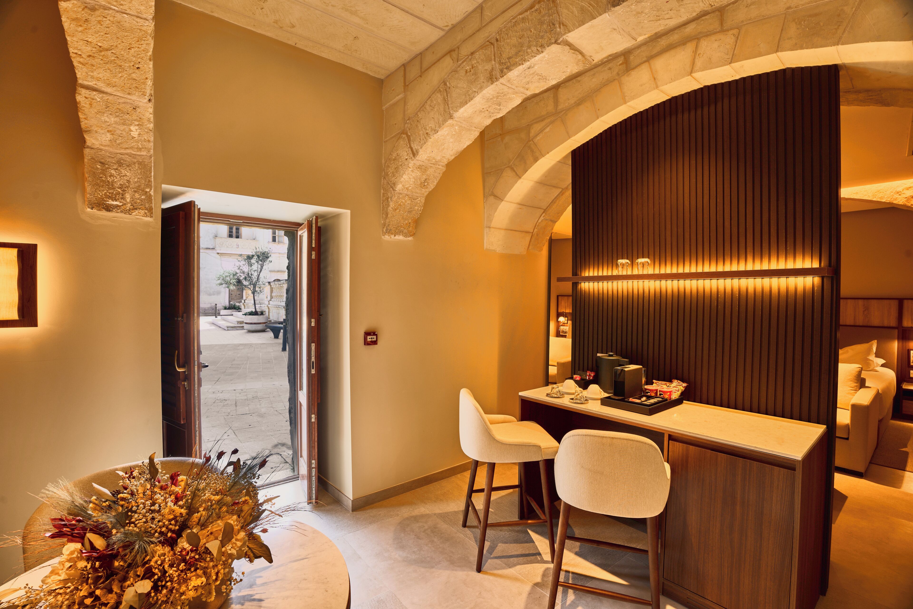 Pied-à-Terre Suite | Safe på rommet, blendingsgardiner og strykejern/-brett