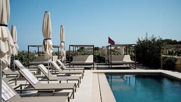 Outdoor pool, free cabanas, pool umbrellas