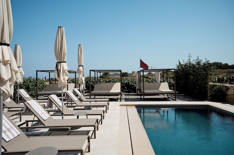Outdoor pool, free cabanas, pool umbrellas