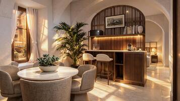 Pied-à-Terre Suite | In-room safe, blackout curtains, iron/ironing board, free WiFi