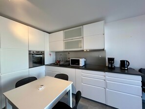 Fridge, microwave, oven, stovetop - STUD Magali 4 (Saintes-Maries-de-la-Mer)
