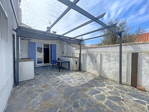 Terrace/patio - BUT LeonBlum les saintes maries de la mer (Saintes-Maries-de-la-Mer)