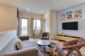 Smart TV - The Eras Loft | Swiftie-Inspired Stay Near Broadway & The Gulch (Nashville)