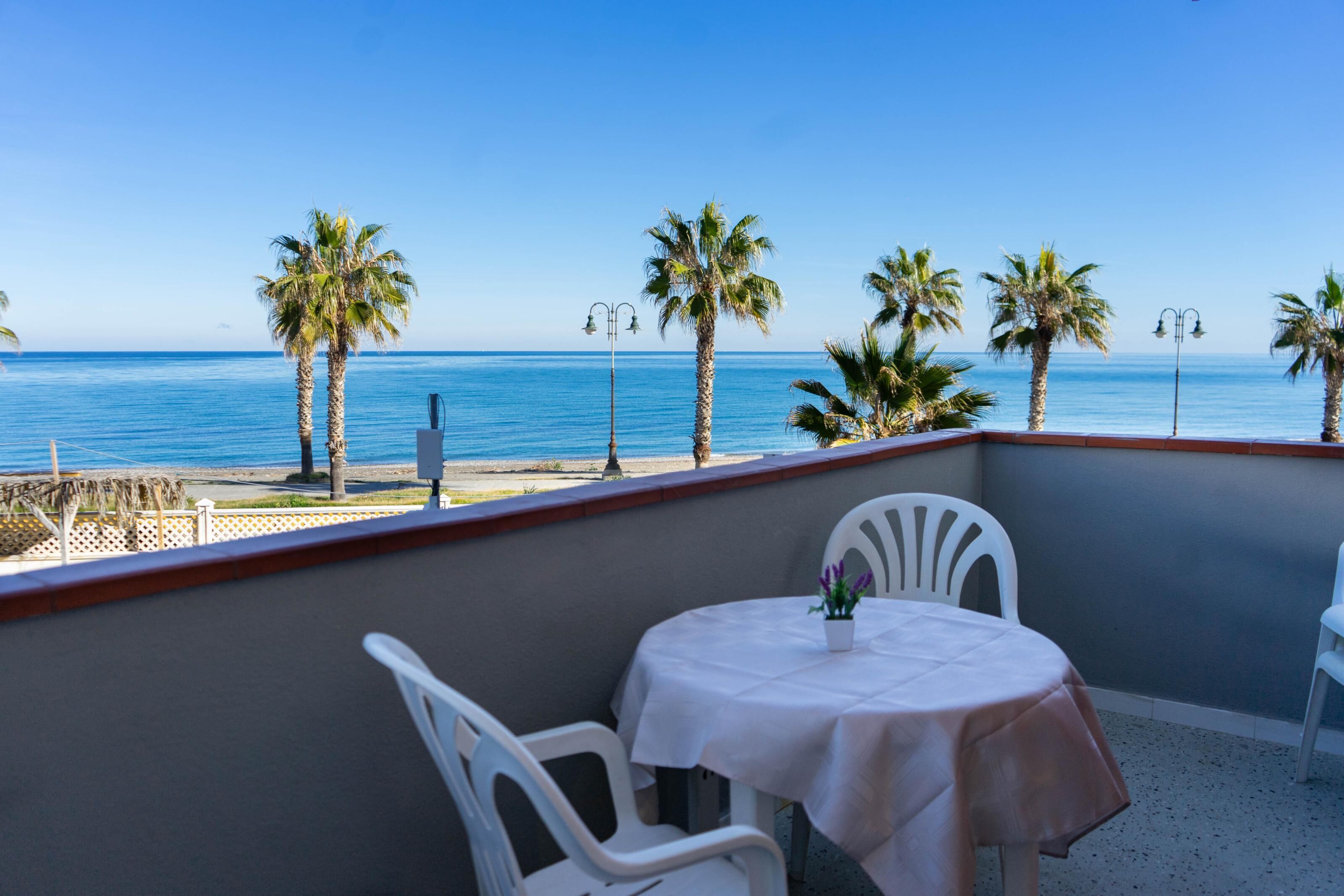 Appartement, balcon, vue océan | Restauration extérieure