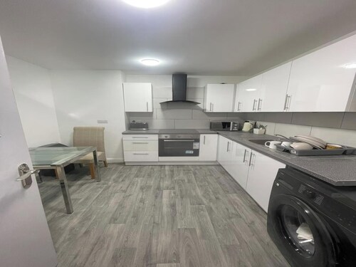 Room-en-suite Rooms Available for Short