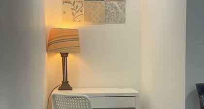 Room-en-suite Rooms Available for Short