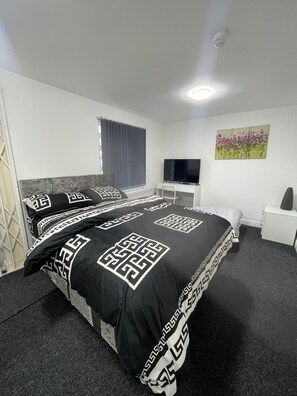 Shared Dormitory, 1 Bedroom - Room-en-suite Rooms Available for Short (Huddersfield)