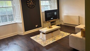 Apartment, 3 Bedrooms | Living room - Lovely Quiet Flat Near Centre (Edinburgh)