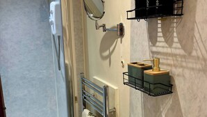 Apartment, 3 Bedrooms | Bathroom - Lovely Quiet Flat Near Centre (Edinburgh)