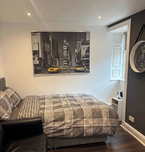 Apartment, 3 Bedrooms | 3 bedrooms - Lovely Quiet Flat Near Centre (Edinburgh)
