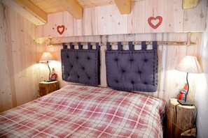 6 bedrooms, iron/ironing board, travel cot, WiFi - CHALET DU BERGER for 12 people with sauna, close to the 3 Vallées slopes. (Les Belleville)