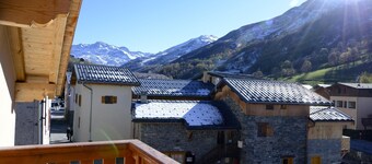 CHALET DU BERGER for 12 people with sauna, close to the 3 Vallées slopes.