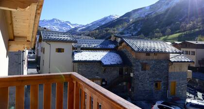 CHALET DU BERGER for 12 people with sauna, close to the 3 Vallées slopes.