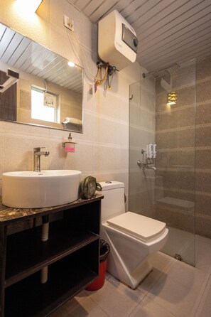 Deluxe Studio, Balcony, Garden View | Bathroom - Citrin Stay (Vrindavan)