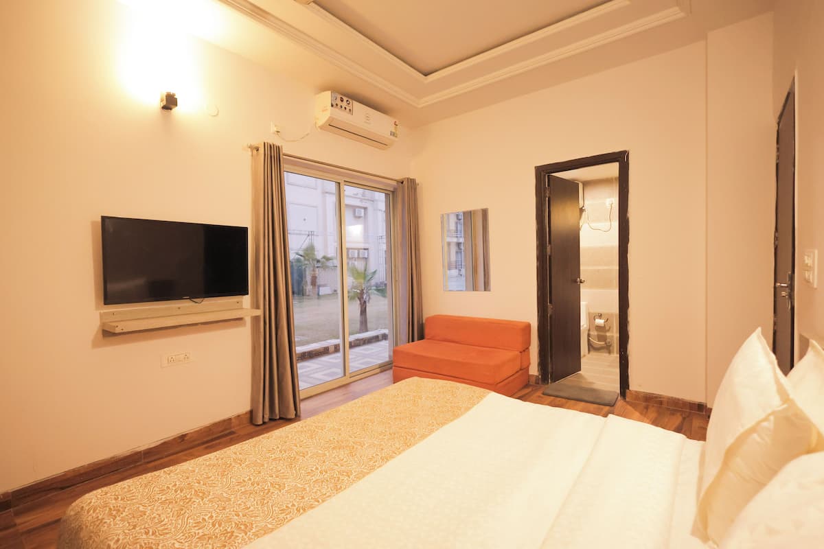 Family Villa, Balcony | Desk, laptop workspace, free WiFi