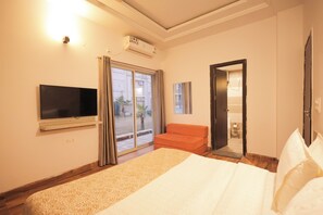 Family Villa, Balcony | Desk, laptop workspace, free WiFi - Citrin Stay (Vrindavan)