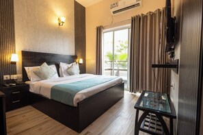 Deluxe Studio, Balcony, Garden View | Desk, laptop workspace, free WiFi - Citrin Stay (Vrindavan)