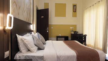 Desk, laptop workspace, free WiFi