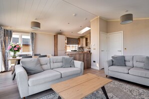 TV - Pembroke Luxury Lodge (Bourn)