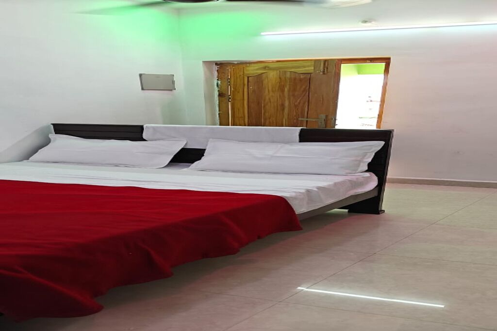 Deluxe Single Room, Balcony, Mountain View | Laptop workspace, free WiFi