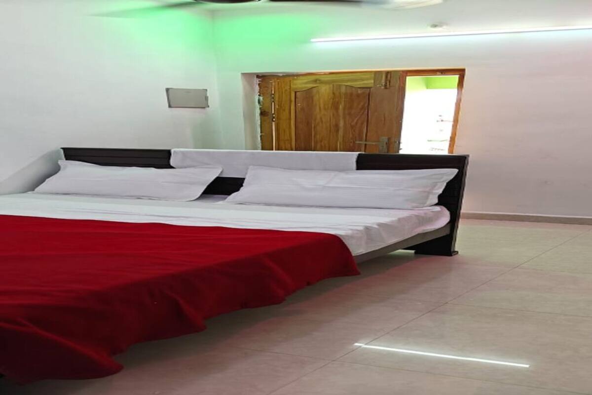 Deluxe Single Room, Balcony, Mountain View | Laptop workspace, free WiFi