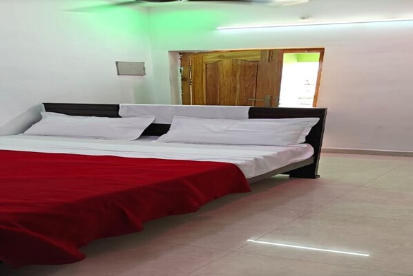 Deluxe Single Room, Balcony, Mountain View | Laptop workspace, free WiFi - Haresh Residency (THIRUVANNAMALAI)