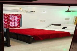 Deluxe Single Room, Balcony, Mountain View | Laptop workspace, free WiFi - Haresh Residency (THIRUVANNAMALAI)