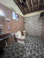 Superior Room | Bathroom | Shower, free toiletries, towels, soap