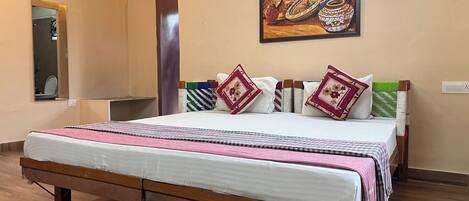 Superior Room | WiFi (free), bed sheets