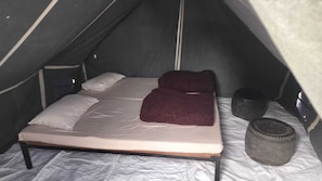 Basic Tent | Free WiFi, bed sheets