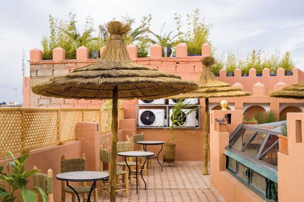 Outdoor dining - Riad Brothers (Marrakech)