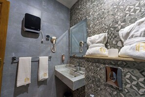 Standard Double Room | Bathroom | Free toiletries, soap, toilet paper - Riad Brothers (Marrakech)