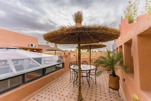 Outdoor dining - Riad Brothers (Marrakech)