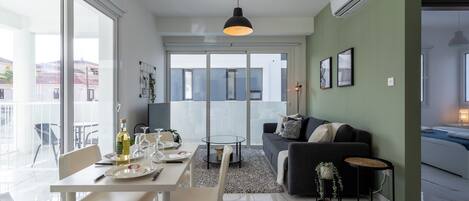 Apartment, 1 Double Bed with Sofa bed, Kitchen, City View | Dining