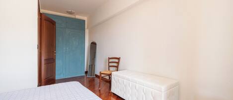 Iron/ironing board, free WiFi