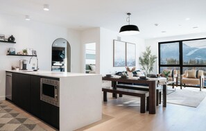 Interior - Cozy and Stylish 2 Bed 2 Bath with Modern Amenities, Comfortable Living Space, and Easy Access to Revelstoke Mountain Resort. (Revelstoke)