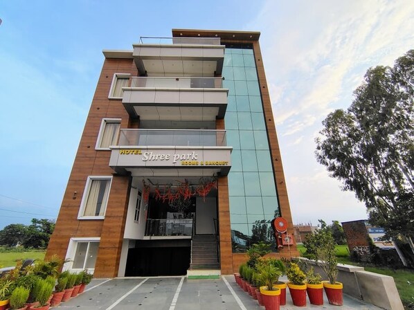 Exterior - Hotel Shree Park Ayodhya (Faizabad)