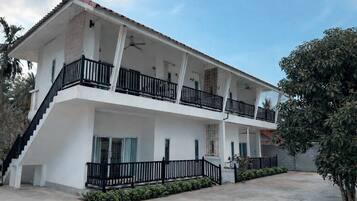 Suite Supérieure, vue établissement | Rideaux occultants, Wi-Fi gratuit